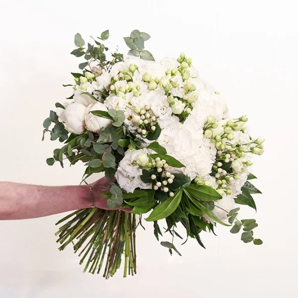 Blumenstrauß mit Hortensien in Weiß 2