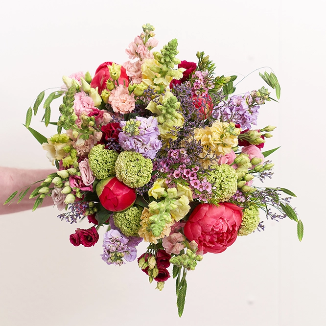 Sommerblumenstrauß in Cremetönen 1
