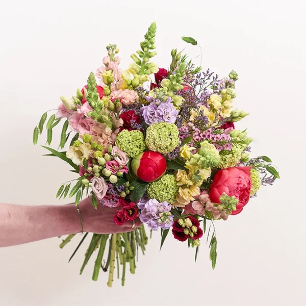 Sommerblumenstrauß in Cremetönen 2